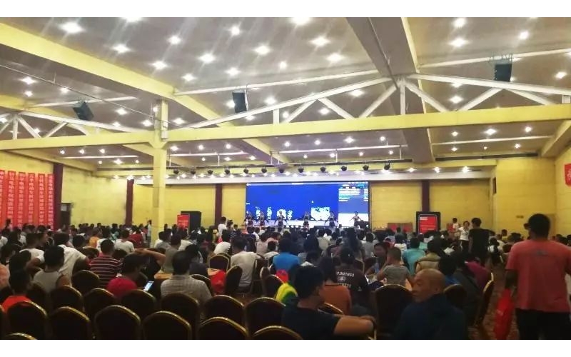 鄭州客戶答謝會太火爆!近1000人參會！半個小時訂貨突破1萬組！